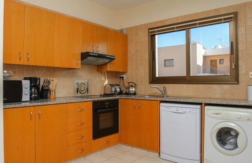 Universal Apartamento | Encantador dos dormitorios y dos baños apartamento con gran piscina
