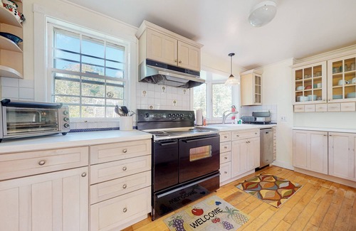 Jamaica Casa | Delightful updated farmhouse with original features, patio, and & W/D