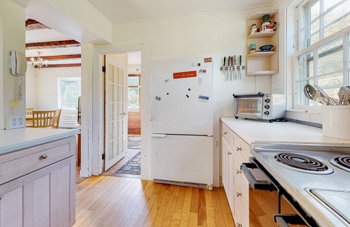 Jamaica Casa | Delightful updated farmhouse with original features, patio, and & W/D
