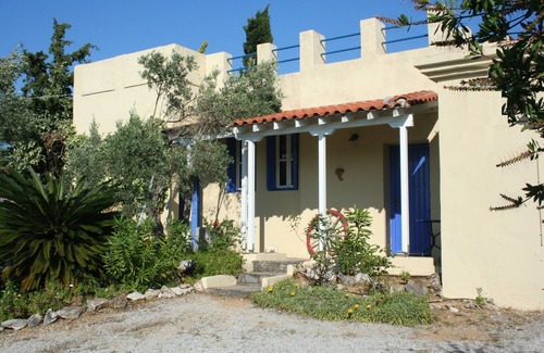 Katsarou Villa | Skiathos pacíficos, encantadora villa ideal para 6-8; Piscina, jardín, impresionantes vistas.