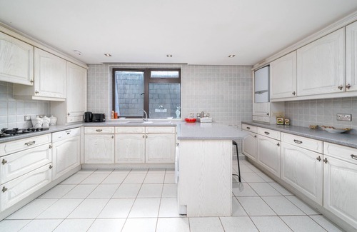Whetstone Apartamento | Delightful Vintage 2 Bedroom Apartment
