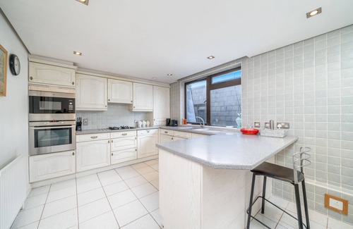Whetstone Apartamento | Delightful Vintage 2 Bedroom Apartment