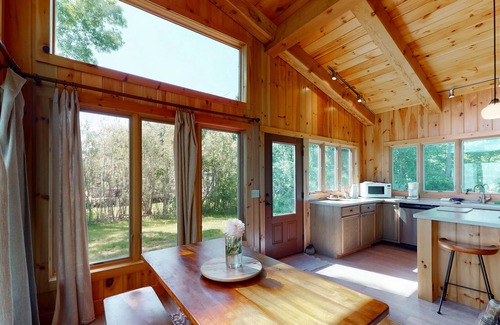 North Hero Casa | Delightful Waterfront Escape W/ Three Kayaks, Free WiFi, Beach Access & More