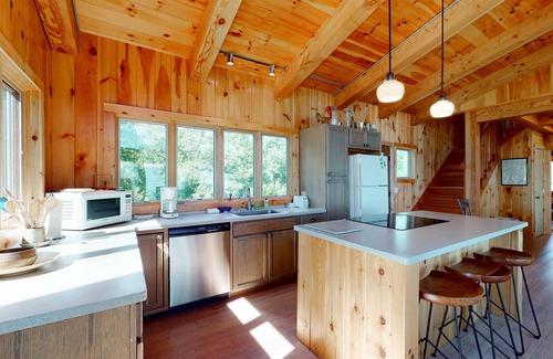 North Hero Casa | Delightful Waterfront Escape W/ Three Kayaks, Free WiFi, Beach Access & More