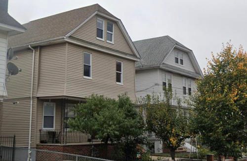 Elizabeth Casa | Delightful well located one bedroom attic