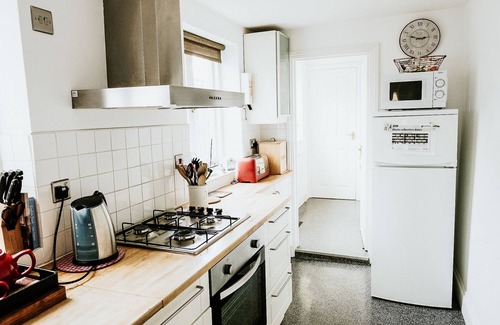 Whitstable Cabaña | Encantador Whitstable Seaside Cottage, Capacidad 6. Wifi gratis / Aparcamiento. Perros Se admiten
