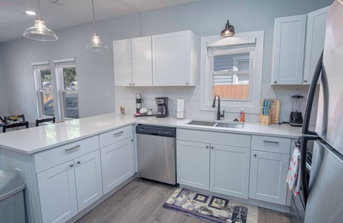 Denver Heights Cabaña | Delightfully Renovated 4 Br/2 BA Near DT Riverwalk