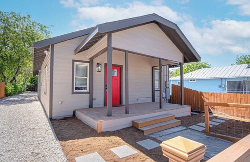 Denver Heights Cabaña | Delightfully Renovated 4 Br/2 BA Near DT Riverwalk