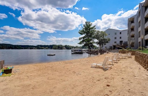 Lake Delton Casa | Dells Lake Villa At Lighthouse Cove Condominiums