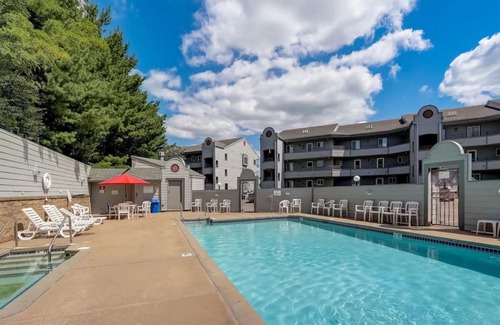 Lake Delton Casa | Dells Lake Villa At Lighthouse Cove Condominiums