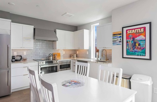 East Queen Anne Apartamento | DeLorean Time Machine Sweet Suite