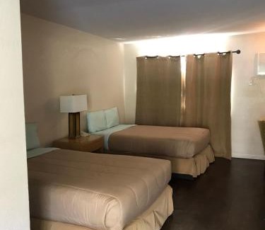 Palm Springs Hotel | Delos Reyes Palm Springs