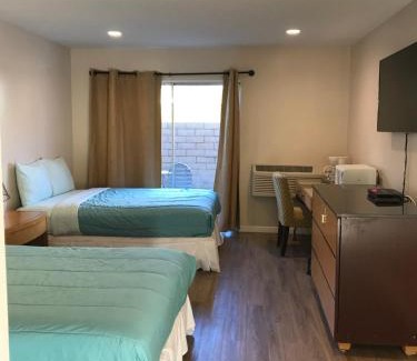Palm Springs Hotel | Delos Reyes Palm Springs