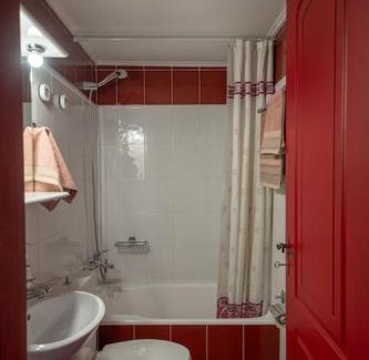 Delfoi Apartamento | Delphian Colors - Red Edition