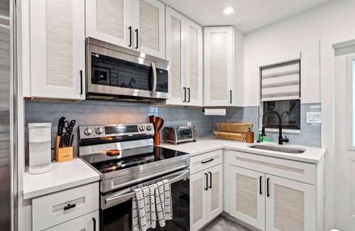 Delray Beach Villa | Delray Bch Private 2-Unit Retreat w/ Heated Pool