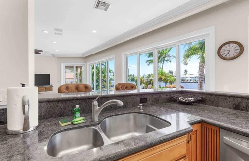Delray Beach Villa | INTERCOASTAL WATERFRONT HOME: jacuzzi, bicicletas, barbacoa, vista de agua a 160 grados.