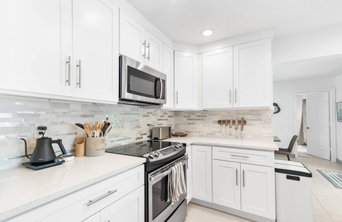 Delray Beach Casa | Delray Beach Pool/Spa/Putting Green. Minutes to Beach and Atlantic Ave.