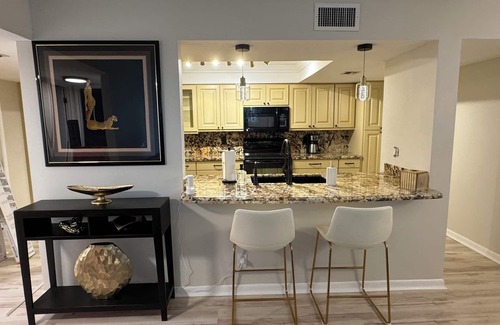 Delray Beach Condominio | Delray Racquet Club, Modern Updated Condo! 2-Bedroom, 2 Bath 2 miles to beach