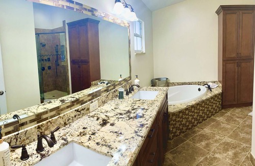 Jog Road Casa | Delray's Delightful Getaway- Family is everything!