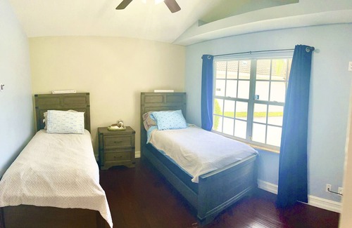 Jog Road Casa | Delray's Delightful Getaway- Family is everything!