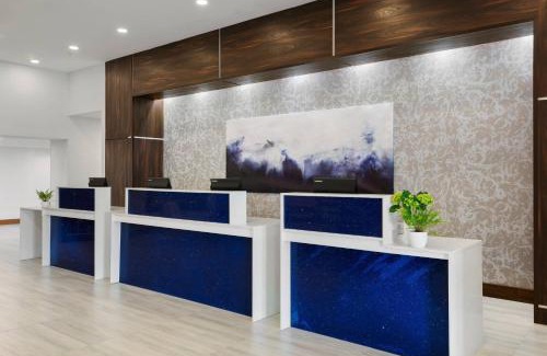 Wayne Hotel | Delta Hotels by Marriott Indianapolis Airport
