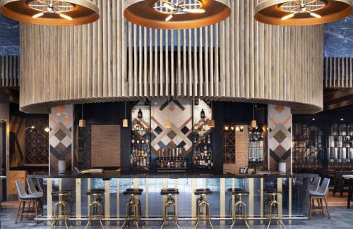 Downtown Edmonton Hotel | Delta Hotels by Marriott Edmonton Centre Suites