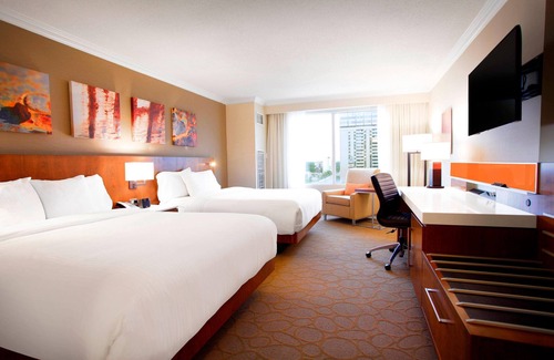 Downtown London Hotel | Delta Hotels by Marriott London Armouries