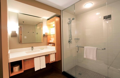 Downtown London Hotel | Delta Hotels by Marriott London Armouries