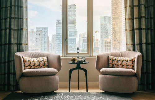Central Hotel | Delta Hotels by Marriott Vancouver Downtown Suites