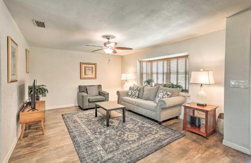 Deltona Lakes Casa | Deltona Lake House, Day Trip to Disney and Universal