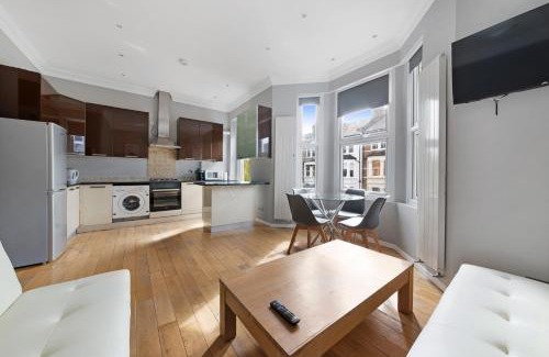 Queen's Park Apartamento | Delux Queens Park Suite 1 bed sleeps 4 ppl Second Floor