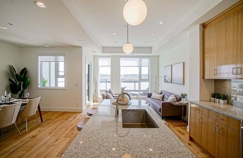 New Westminster Casa | Delux River View Home 2beds