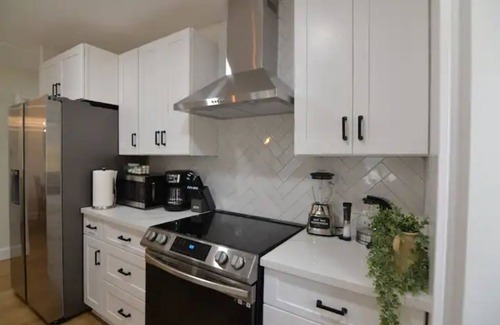 Baytown Cabaña | DELUX WATER DISTRICT DUPLEX minutes away from NASA,Kemah boardwalk,fishing areas
