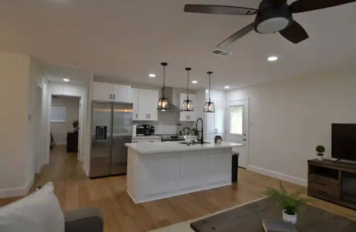 Baytown Cabaña | DELUX WATER DISTRICT DUPLEX minutes away from NASA,Kemah boardwalk,fishing areas