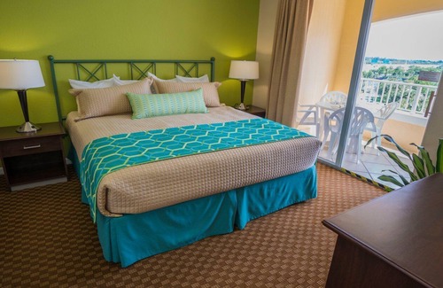 Weston Complejo | Deluxe 1 Bedroom and 1 Bathroom Unit with Full Amenities