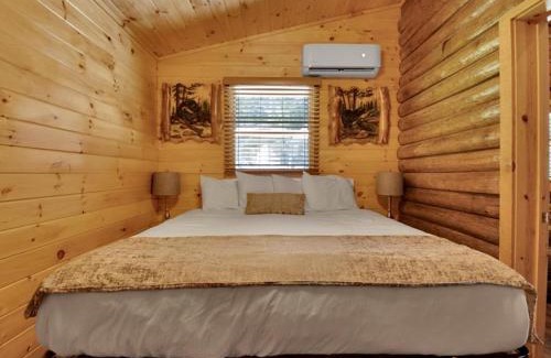 Gatlinburg - Pigeon Forge Chalet De Esquí | Deluxe 1 BR Cabin with Parking