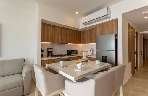 Colonia Olímpica Condominio | Deluxe 1BD Seaside Condo & 8 pools at Harbor 171 1BD Condo for rent in North Hot