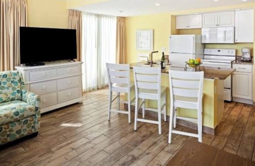 Ormond Beach Complejo | Deluxe 1BR Oceanfront Condo w/Balcony, Full Kitchen, Pool Access & Beach Nearby