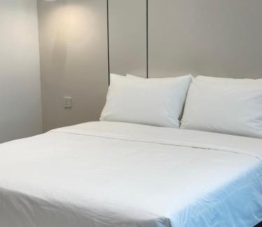 Likas Apartamento | Deluxe 1BR Seaview and Mountain View with balcony