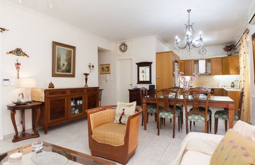 Petroupoli Apartamento | Deluxe 2 Bedroom apt in Petroupoli