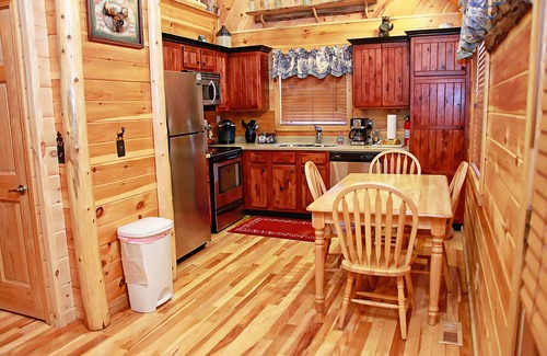 Henlawson Cabina | Deluxe 2 Bedroom Log Cabin