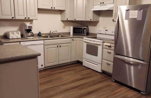 Devils Lake Condominio | Deluxe 2 Bedrooms 8 XL Twin Beds, 2 Bathrooms Ground Floor
