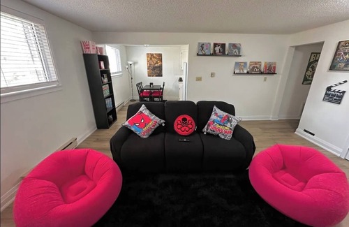 Port Dover Apartamento | Deluxe 2BD Movie Lounge Unit in Port Dover