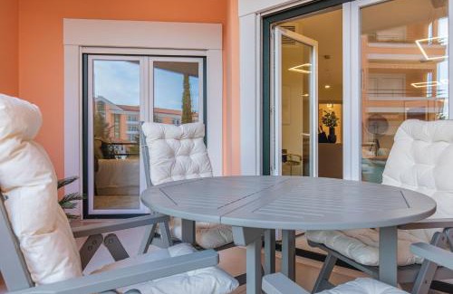 Carcavelos Apartamento | Deluxe 2BDR Apartment in Carcavelos by LovelyStay