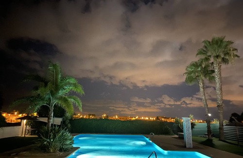 Torre-Pacheco Villa | Villa de lujo de 3 dormitorios y 2 baños, Wifi, TV del Reino Unido, piscina, servicios locales