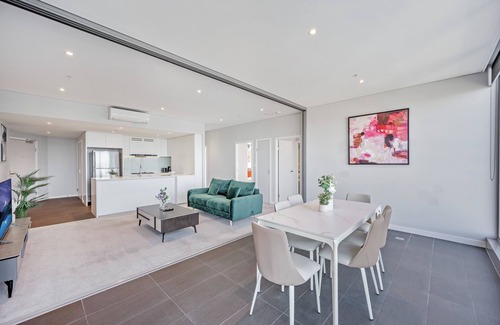 Wentworth Point Apartamento | Deluxe 3b2b apartment with waterfront and convenient facilities