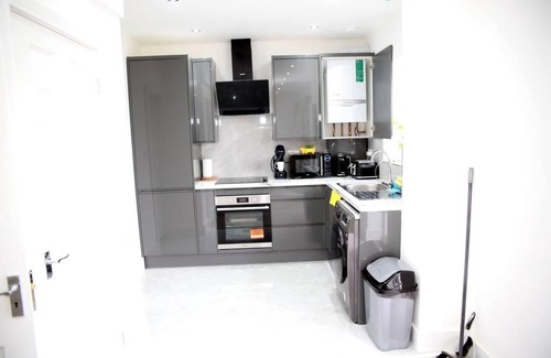 Fryent Casa | Deluxe 4-Bed House Close2 Wembley Stadium