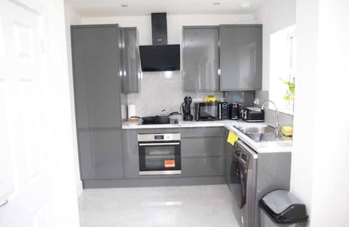 Fryent Casa | Deluxe 4 bedroom House Close to Wembley stadium
