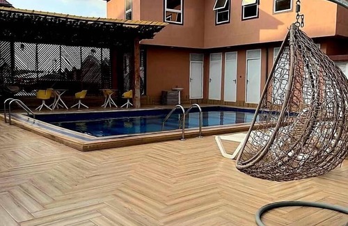 Santeo Casa | Deluxe Apartment East Legon Hills with Swimming Pool & Gym