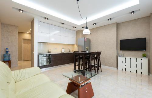 Shevchenkivs'kyi District Apartamento | DeLuxe Apartment on Belorusskay Street "Silver Tower"